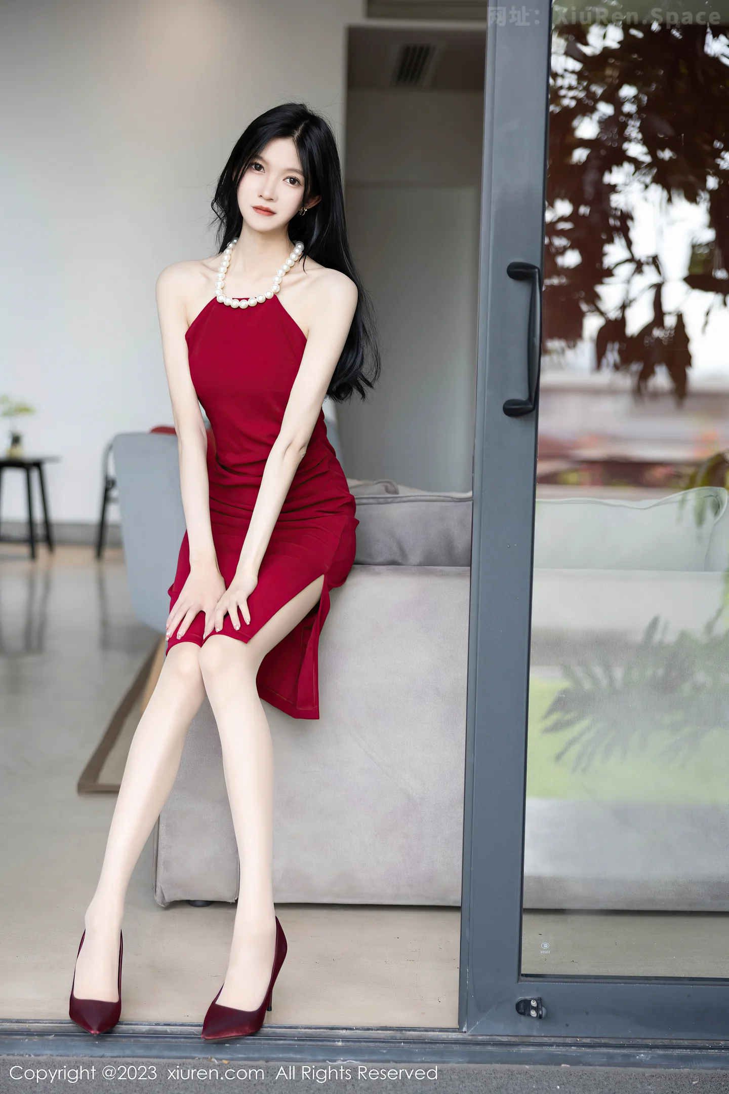 图片[3]-[XiuRen秀人网]VOL.7352 模特程程程性感红色连衣裙+黑色蕾丝情趣服秀苗条身姿诱惑写真80P-秀人网官方网站